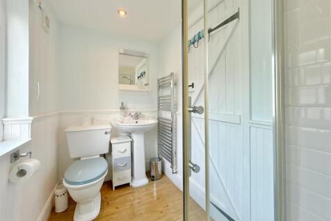 Bed 1 En Suite.JPG