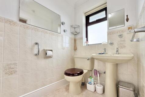 Bedroom 1_Ensuite.jpeg