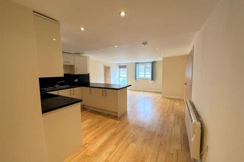 Lounge Kitchen 2.jpeg