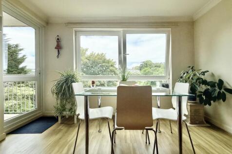 Dining Area.JPG