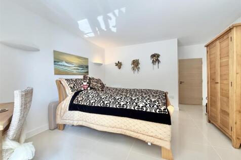 Bedroom 1.jpeg