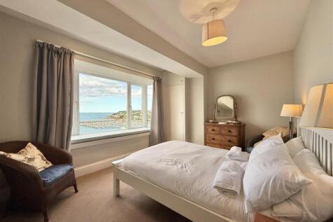 Four Decks - Bedroom 1.jpg