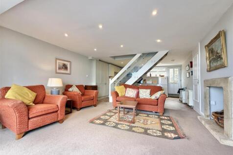 Four Decks_Living Area.jpg