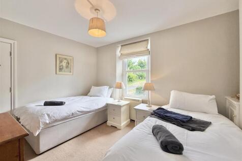 Four Decks - Bedroom  2.jpg