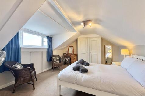 Four Seas  Bedroom.jpg