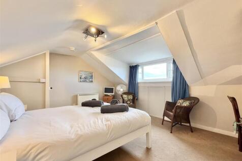 Four Seas Bedroom.jpg