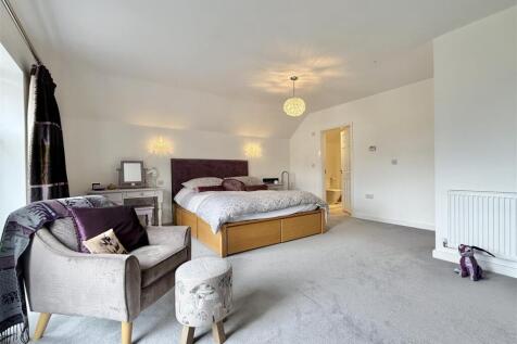 Bedroom 1.jpg