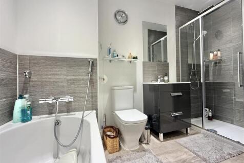 Family Bathroom.jpg