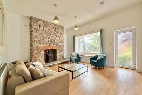 Living Room_.jpeg