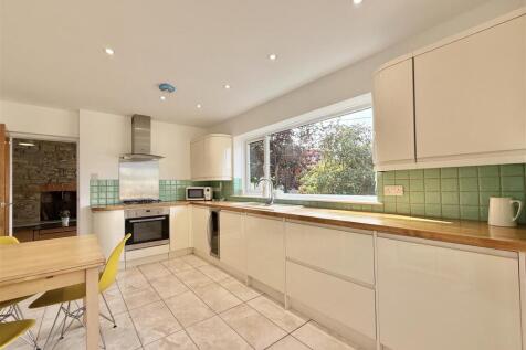 Kitchen_.jpeg