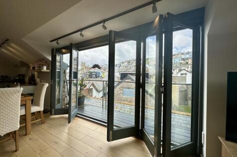 Bi-Folding Lounge Doors