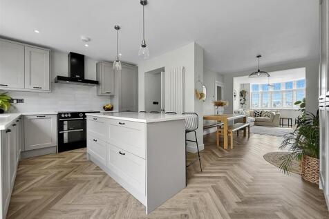 Kitchen Torwards.JPG