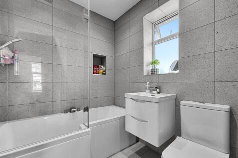 Family Bathroom.JPG