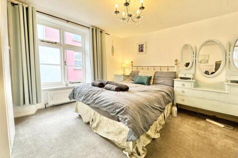 Bedroom 1.jpg