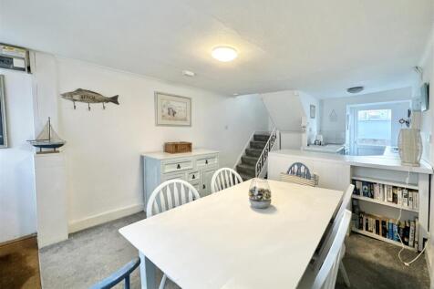 Dining Area.jpg