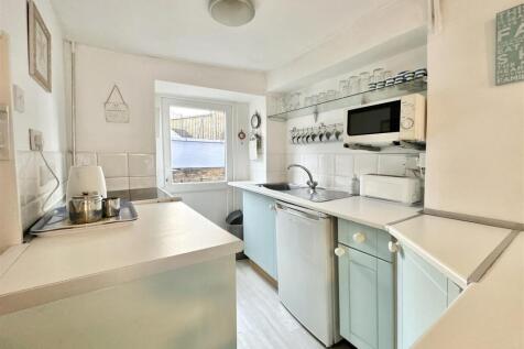 Kitchen Area.jpg