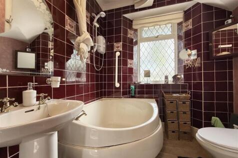 Family Bathroom.jpg