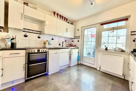 Kitchen to conservatory.JPG