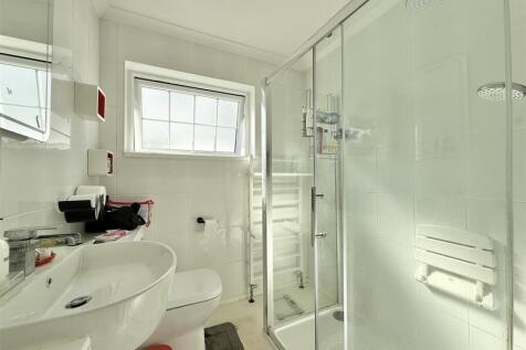 Shower Room.JPG