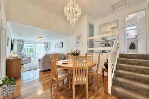 Dining Area.JPG