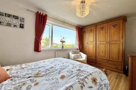 Bed 1 Dressing Area.JPG