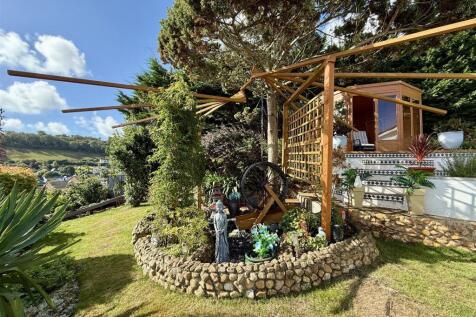 Lawn To Summer House.JPG