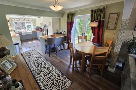 Dining Area.jpg