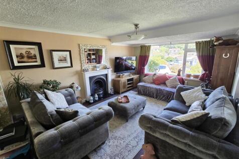 Living Room.jpg
