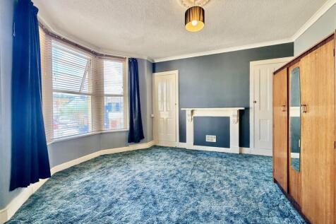 Bedroom 1.jpg