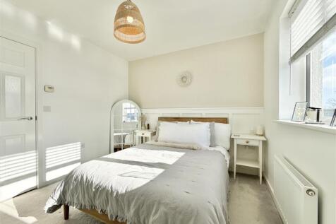Bedroom 1.jpg