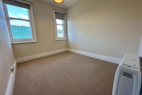 Bedroom 1 .jpeg