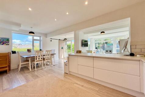 Dining Area From Kitchen.JPG
