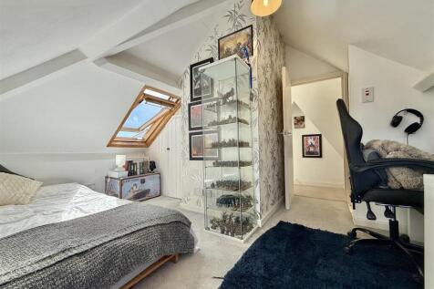 Loft Bedroom 3.JPG