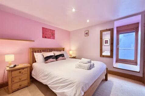 Bedroom 1.jpg