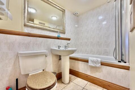 Bathroom.jpg