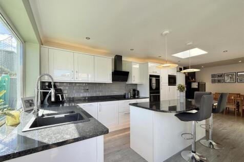 Kitchen_.jpeg