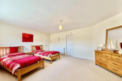 Bedroom 1.jpeg