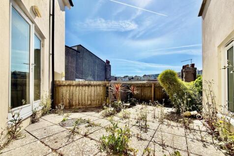 Rear_Garden.jpeg