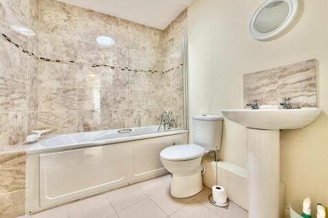 Family Bathroom.jpeg
