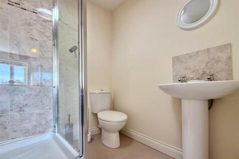 Bedroom 1 Ensuite.jpeg