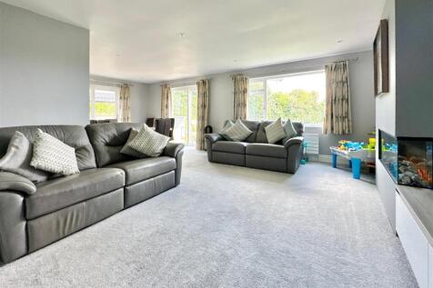 Lounge Area.JPG
