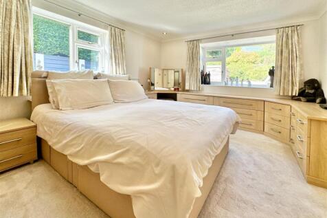 Bedroom 1.JPG