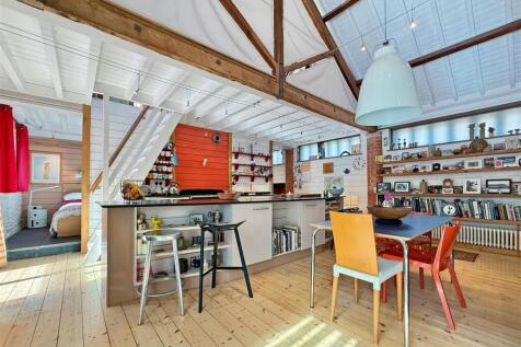 Dining Area Into Conservatory.JPG