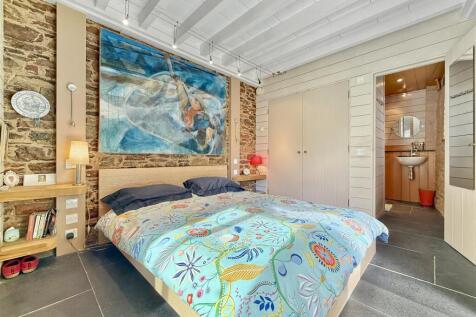 Bed 1.JPG