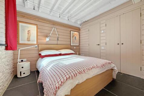 Bed 2.JPG
