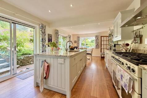 Kitchen Central Island.jpg