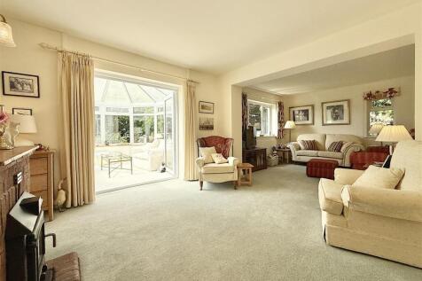 Living Room.jpg