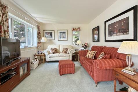 Lounge Area (2).jpg