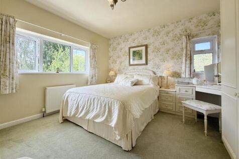 Bed 2.jpg