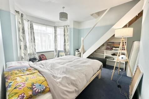 Bedroom_2.jpg
